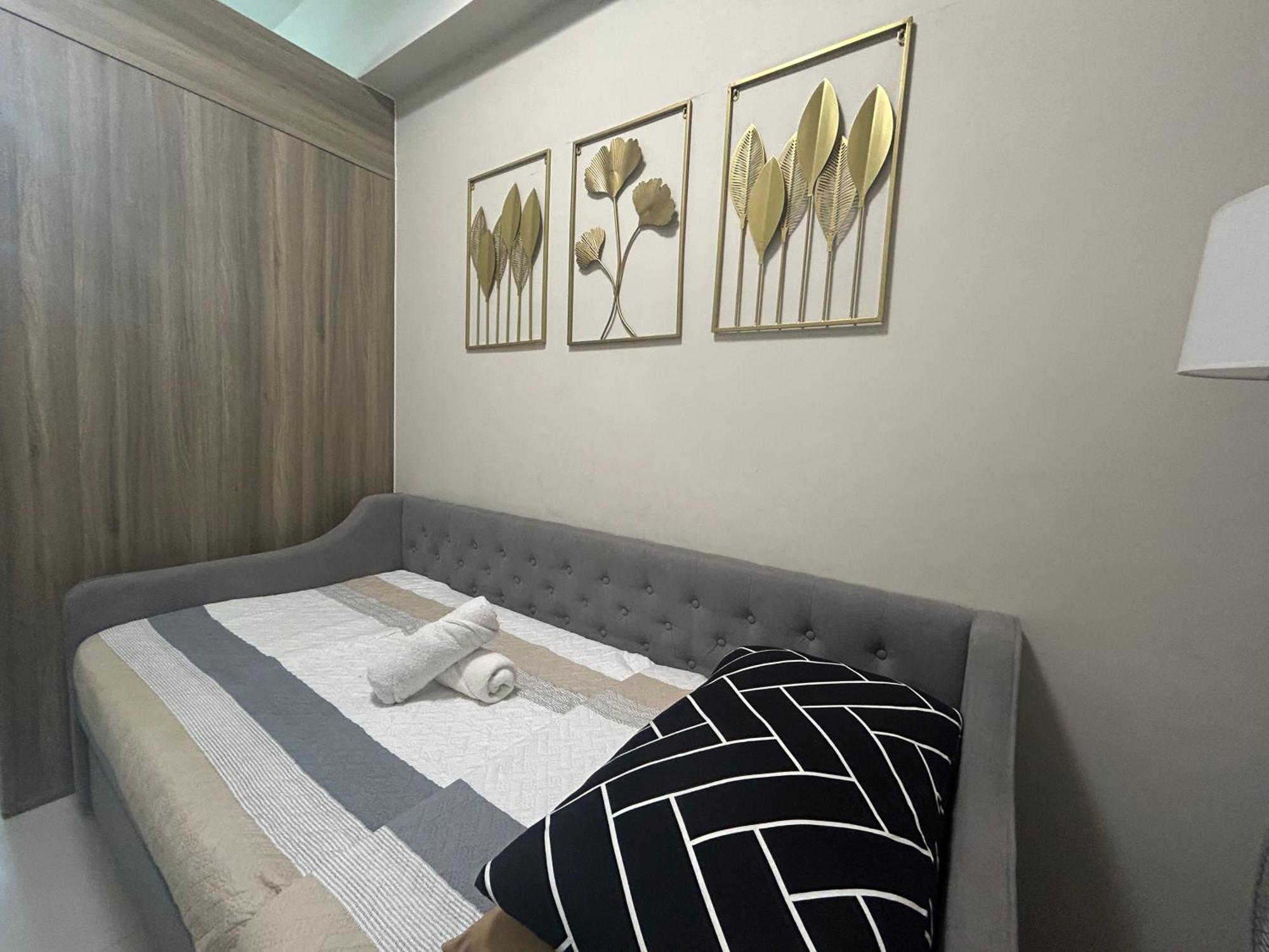 2Br Coast Residences Манила Экстерьер фото