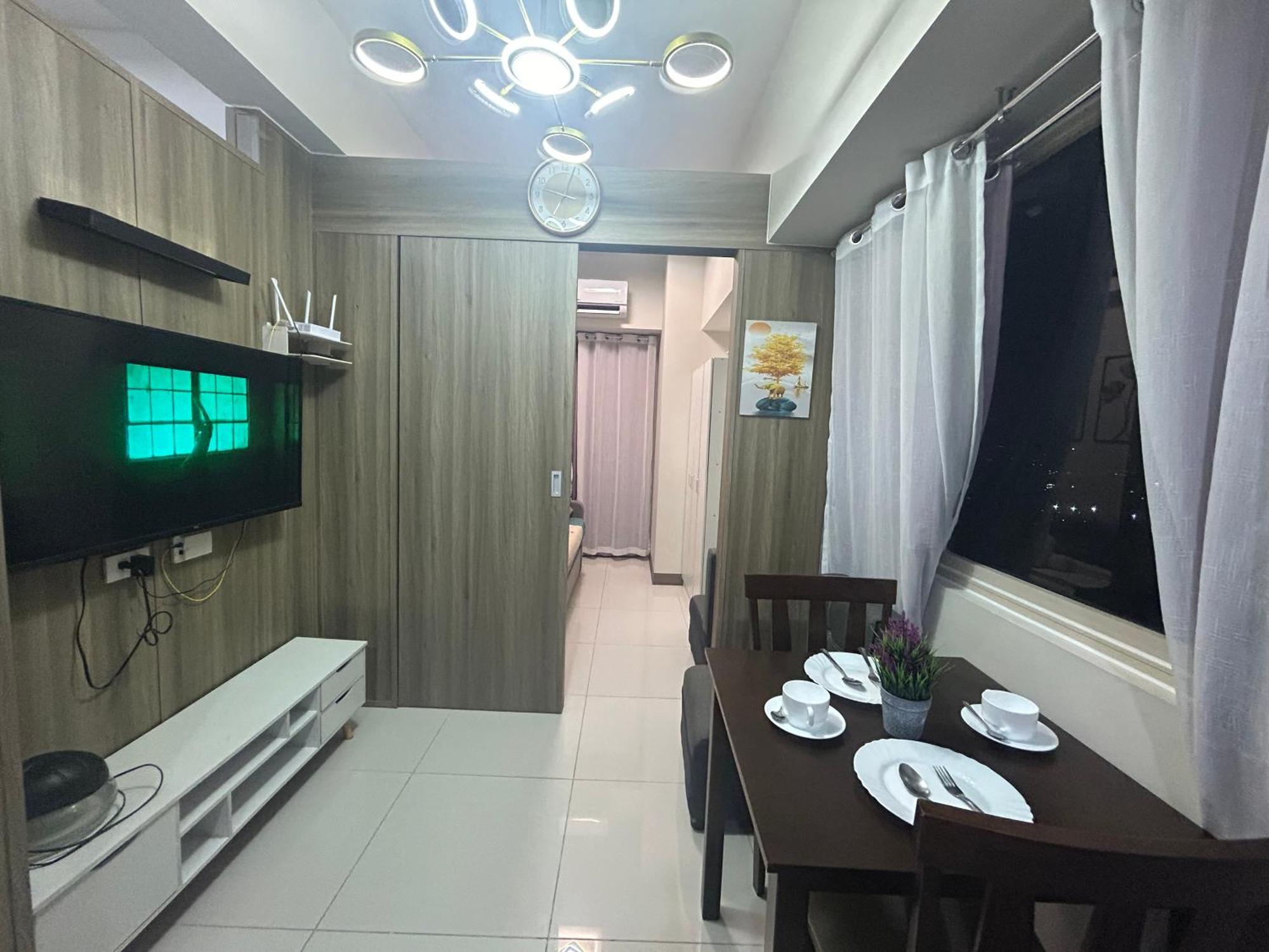 2Br Coast Residences Манила Экстерьер фото