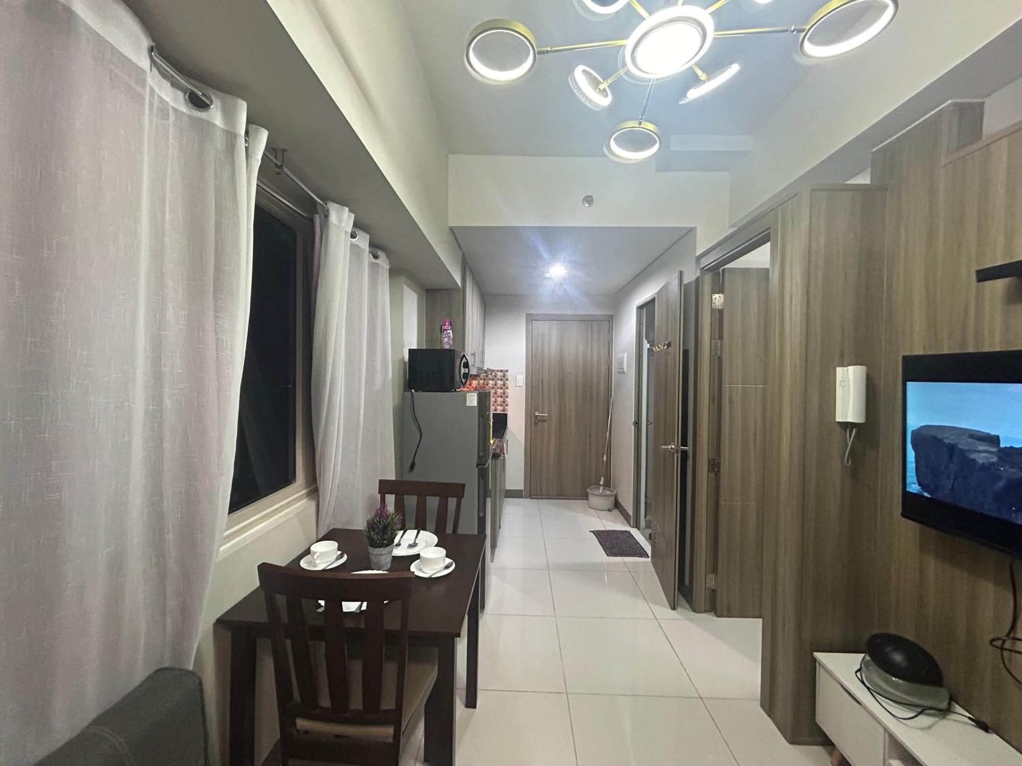 2Br Coast Residences Манила Экстерьер фото