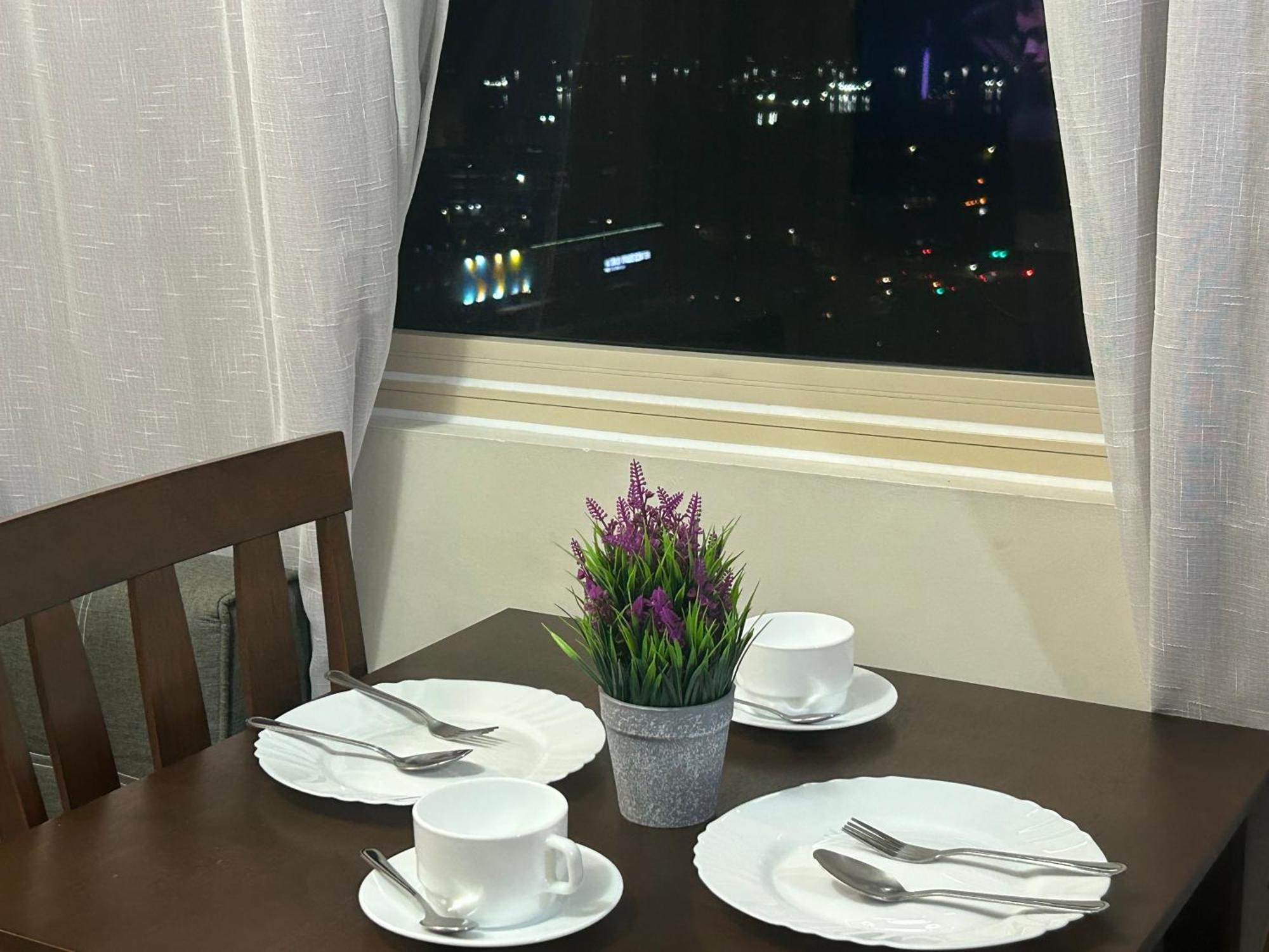 2Br Coast Residences Манила Экстерьер фото